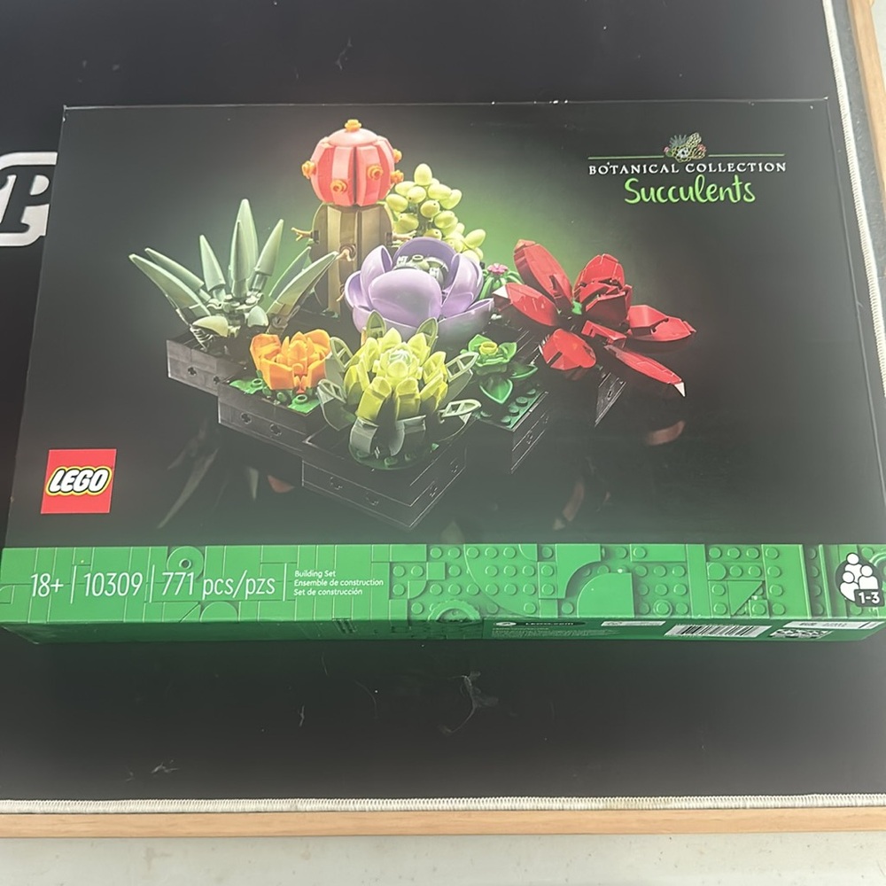 SOLD LEGO Botanical Collection Succulents Home Decor 771 pieces NIB - Picture 5 of 11